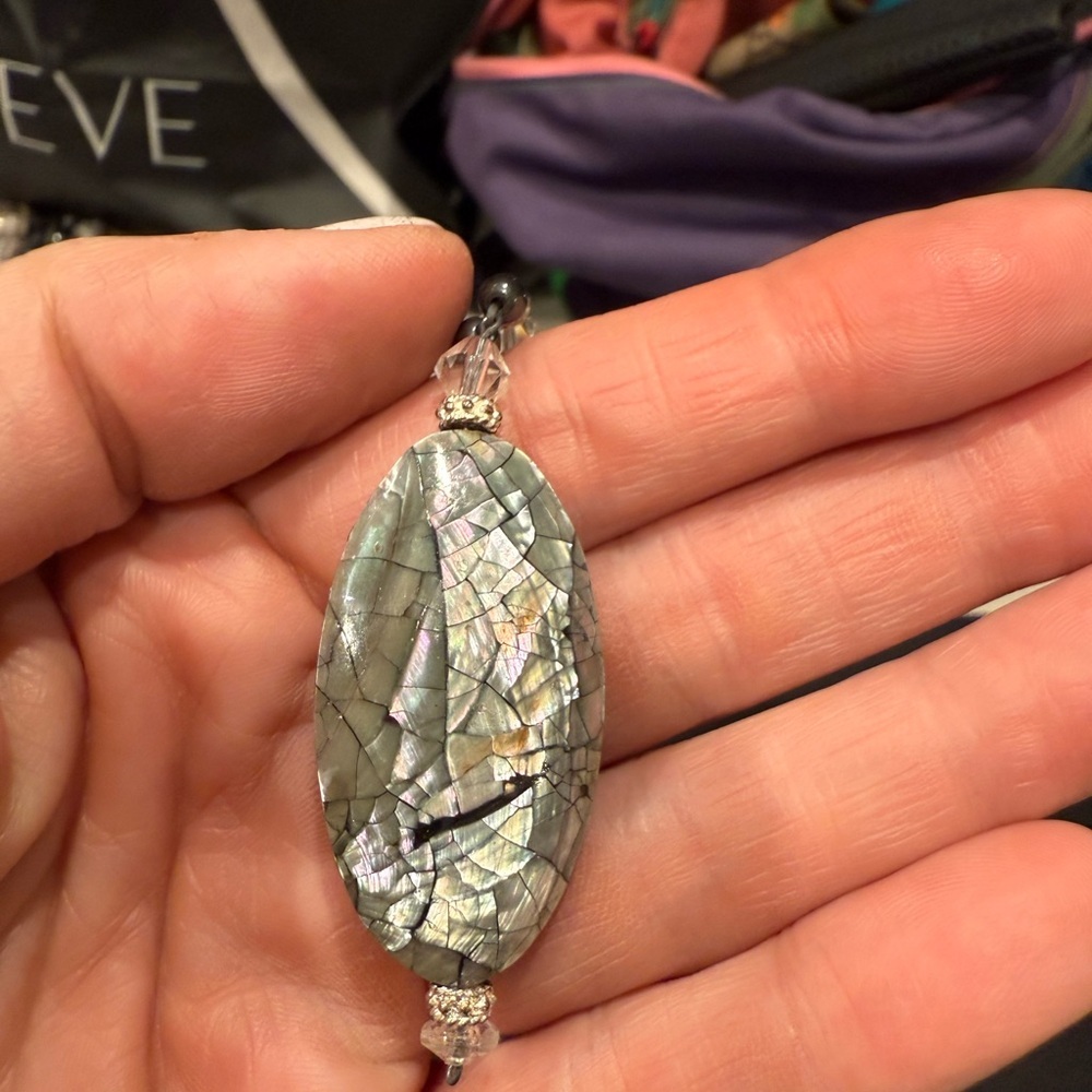 Elegant Vintage Abalone Pendant Necklace with Crystal Beads - Picture 12 of 16